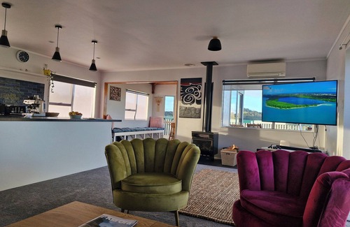 Kerikeri House | Kiwi calls and sunrises by the Kerikeri inlet.