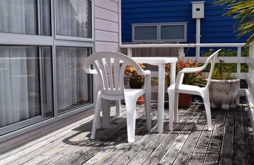 Bowentown House | Kiwi getaway family bach @ Waihi Beach - relax and unwind