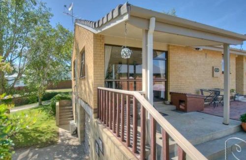 Lowburn House | Kiwi Holidays in Cromwell