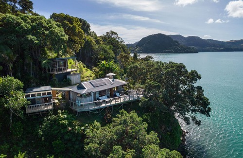 Totara North House | 'KIWI LODGE' - a beautiful, secluded rustic cabin