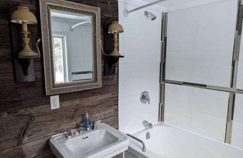 Puslinch Other | KJ's Farmhouse w/SwimSpa Retreat