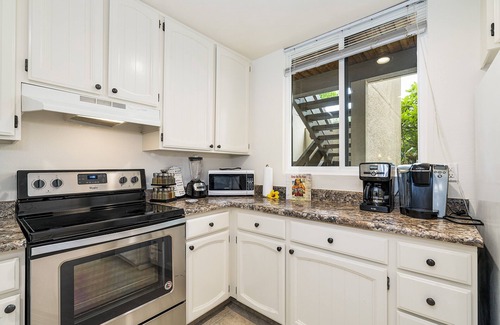 Kahaluu Bay Condo | KKSR6104 GRND FLR, CORNER W/WRAP AROUND SCREENED IN LANAI! GARDEN & GOLF VIEW