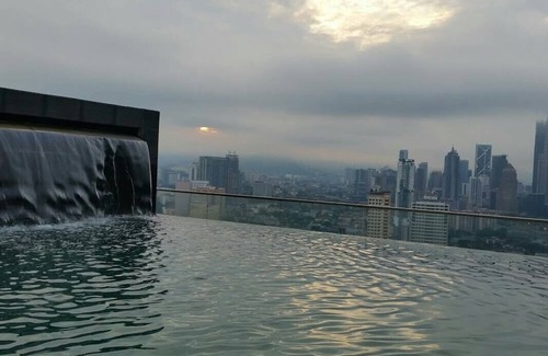 Kuala Lumpur City Centre House | KL Skyline Hostel and rooftop terrace Infinity Sky Pool