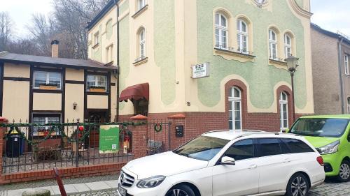 Bad Muskau Apartment | Kleine hübsche Unterkunft in Bad Muskau im EG, Nähe Schloss, Waldeisenbahn, Hermansbad, UNESCO Geopark, Nähe polnischer Markt, Top Lage für Ausflugsziele zum Wandern oder Radfahren
