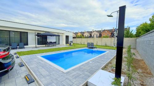 Dunajska Luzna House | Klimatizovaný Apartmánový dom s bazénom, 10B