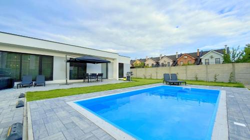 Dunajska Luzna House | Klimatizovaný Apartmánový dom s bazénom, 10B
