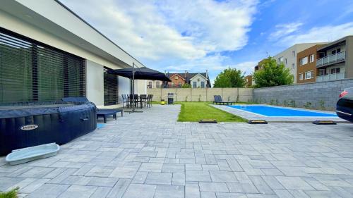Dunajska Luzna House | Klimatizovaný Apartmánový dom s bazénom, 10B