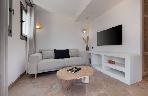 Finikia Hotel | Klostra