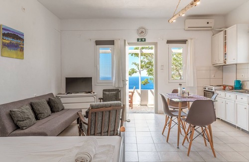 Andros Apartment | 'KNA Studio A' with Sea View, Wi-Fi and Air Conditioning