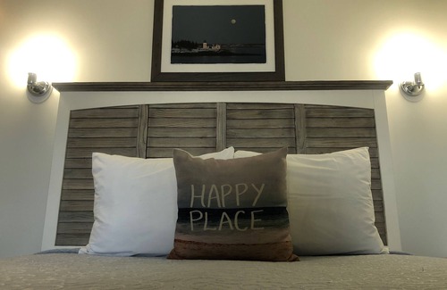 Tilghman Hotel | Knapps Narrows Marina & Inn