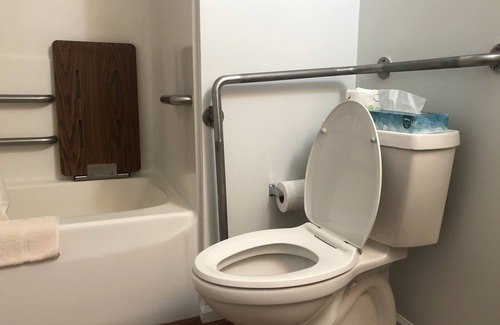 Tilghman Hotel | Knapps Narrows Marina & Inn