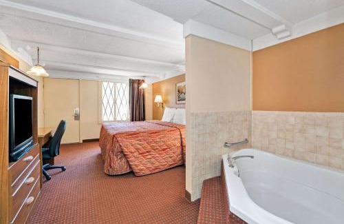 Tad Hotel | Knights Inn Charleston West Virginia