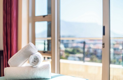 Century City Apartment | KnightsBridge 902E by CTHA