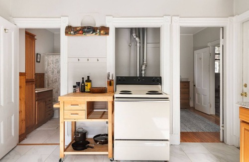 Parkside Apartment | Knock on Wood | Airy Charm in Heart of Downtown