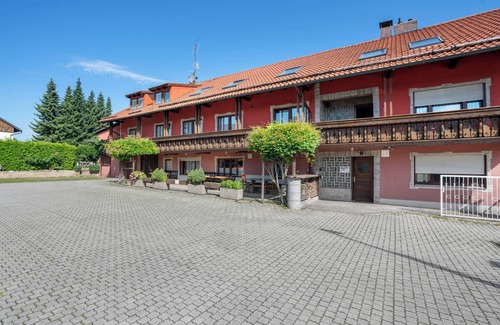 Munchen District Apartment | Knödelhof ‘Room A’, 2-bed room with shared terrace and WLAN