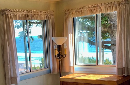 Oceanside House | Knotty Pine Oceanside Cabin-Awesome Ocean View- Amazing Tree Deck!