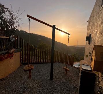 Kfardebian Bed & Breakfast | KOALA HUT - SevenOaks Treehouses - Luxurious Treehouse with outdoor hot tub