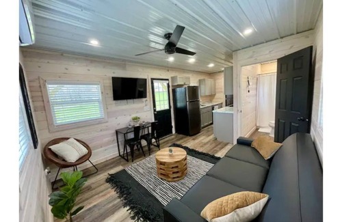 Carbon Hill House | Koby-NEW tiny home with shared fishing pond