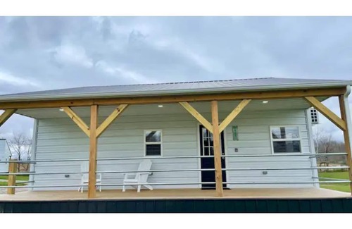 Carbon Hill House | Koby-NEW tiny home with shared fishing pond