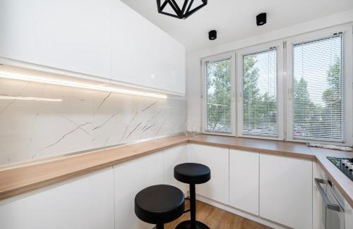 Baluty Apartment | Kochanowskiego Parkside Apartment by BookingHost