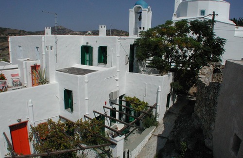 Skiros Apartment | Kochylia trad. House 3 (cypress green) in a central, quiet location