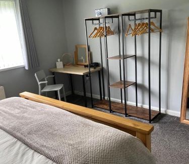 Whiteabbey Apartment | 'Kodi's Place' Well appointed 1 bedroom apartment with excellent transport links and free Wi-Fi