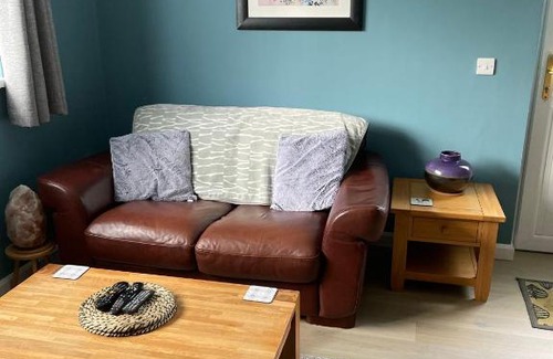 Whiteabbey Apartment | 'Kodi's Place' Well appointed 1 bedroom apartment with excellent transport links and free Wi-Fi