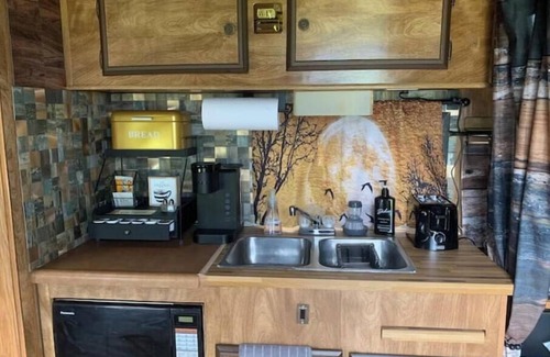 Reed Point House | Kodiak—not your grandpa’s campa’