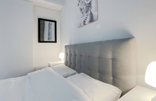 Platia Viktorias Apartment | Kodrigktonos Central 77sqm apt in Viktoria