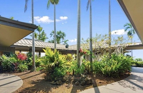 Honaunau-Napoopoo Villa | Kohania King Villa - 1bd/1ba on Quiet Orchard Property w/Pool & Ocean View