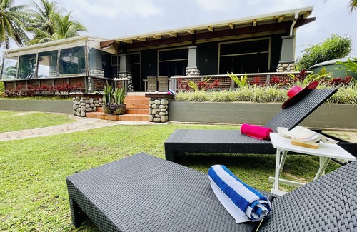 Muri House | Kokacabana Beach House - 3 bdrm House + Pool, 100% Beach Front @ Muri Beach!