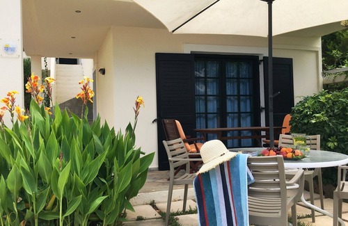 Kokkini Chani Apartment | Kokkini Hani Charming apartment 1 - 4 persons with garden, 100 m. from the sea.
