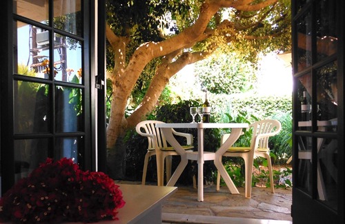 Kokkini Chani Apartment | Kokkini Hani: Lovely apartment with garden, 100 meters from the beach, Kokkini Hani/Heraklion.