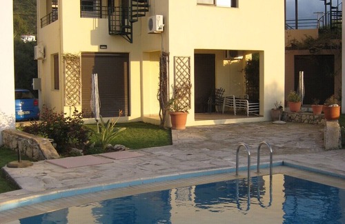 Kokkinon Khorion Villa | Kokkino Chorio Superb Detached Villa-Shared Large Pool,Stunning Sea View & WiFi
