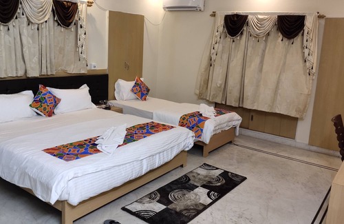 Sector II House | Kolkata Residence Guest House
