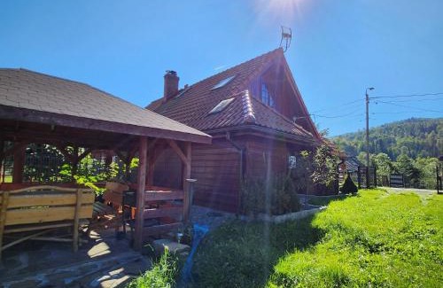 Ujsoy Ski Chalet | Koloc dom drewniany