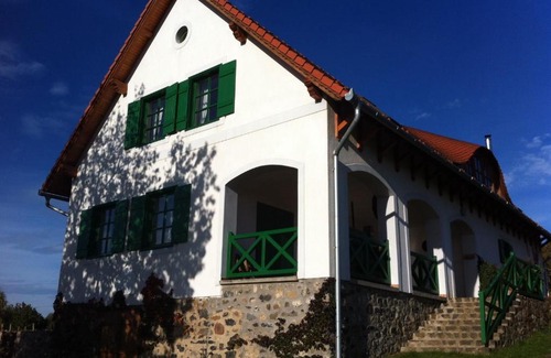 Somlovasarhely Bed & Breakfast | Kolonics Pincészet Vendégház Somló