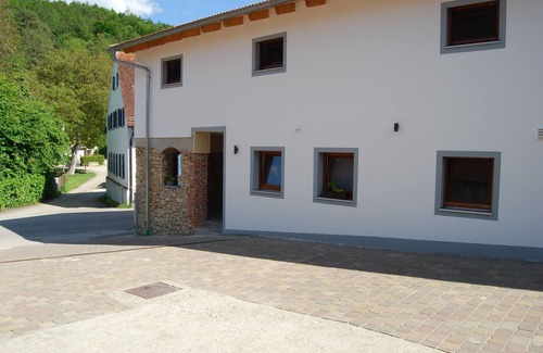 Saal an der Donau Apartment | Komfortable Ferienwohnung mit Drei Schlafzimmern