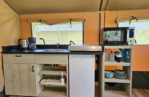 Aagtekerke RV Rental | Komfortables Safarizelt, in der Nähe von Domburg, Strand und Wald