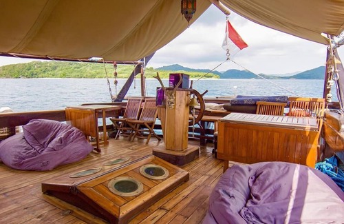 Labuan Bajo Boat Rental | Komodo Pirate Boat - Phinisi Liveaboard
