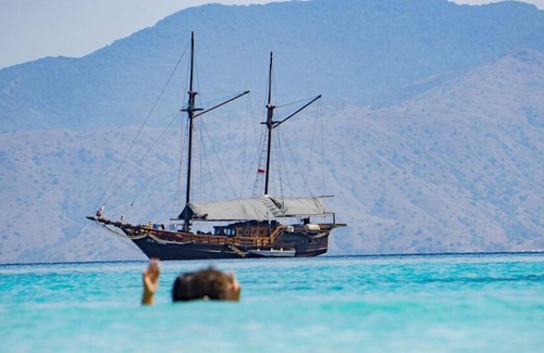 Labuan Bajo Boat Rental | Komodo Pirate Boat - Phinisi Liveaboard