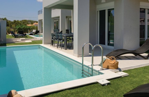 Spata-Artemida Villa | Komos Villas by Airstay