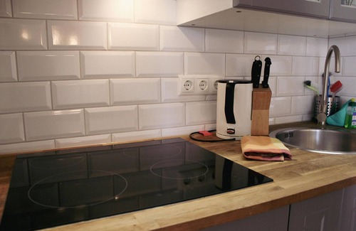 Groemitz Apartment | Kompakte, Moderne Ferienwohnung für Vier Gäste und Hund mit Meerblick in Grömitz