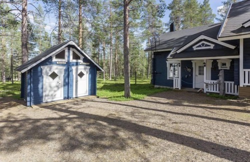 Akaslompolo House | Komsikko B by Interhome