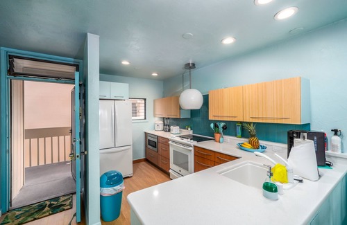 Kailua-Kona Condo | Kona Bali Kai 317 - Oceanfront 2 Bedroom Condo by RedAwning