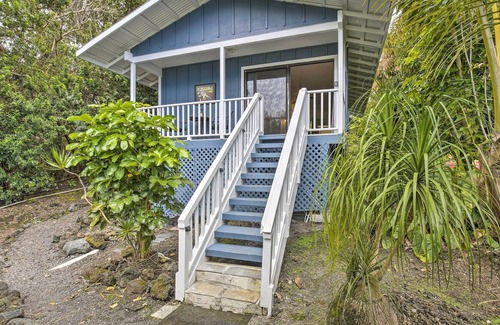 Honalo Apartment | Kona Cottage w/Lanai & Ocean Views on Coffee Farm!