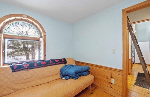 Moultonborough House | Kona Hobbit House Cozy Getaway on the Lake