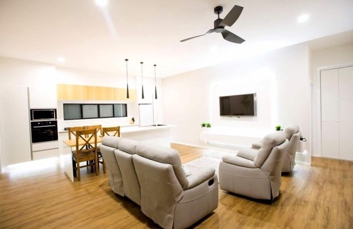 Arorangi House | Konoha Escape + Unlimited Internet