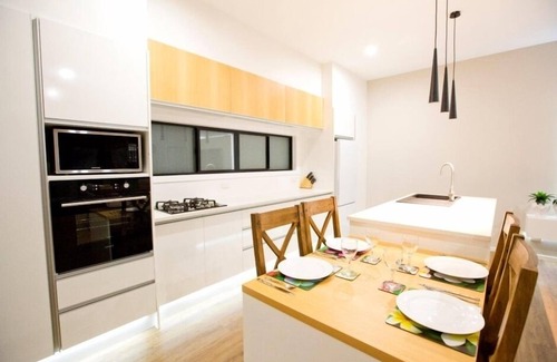 Arorangi House | Konoha Escape + Unlimited Internet