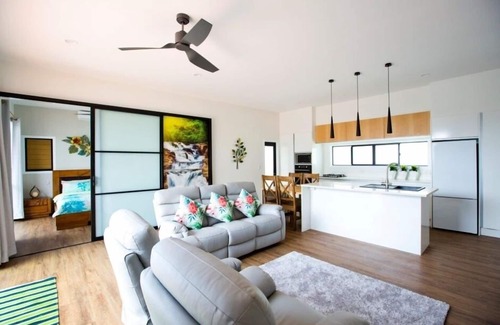 Arorangi House | Konoha Escape + Unlimited Internet